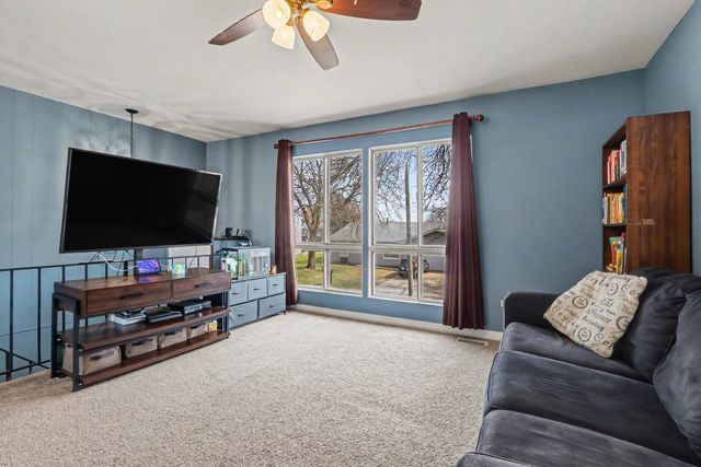 945 Surrey Court, Joliet, IL 60431