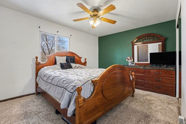 945 Surrey Court, Joliet, IL 60431