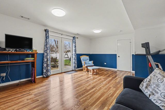 945 Surrey Court, Joliet, IL 60431