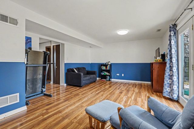 945 Surrey Court, Joliet, IL 60431