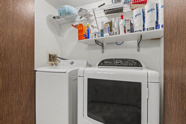 945 Surrey Court, Joliet, IL 60431