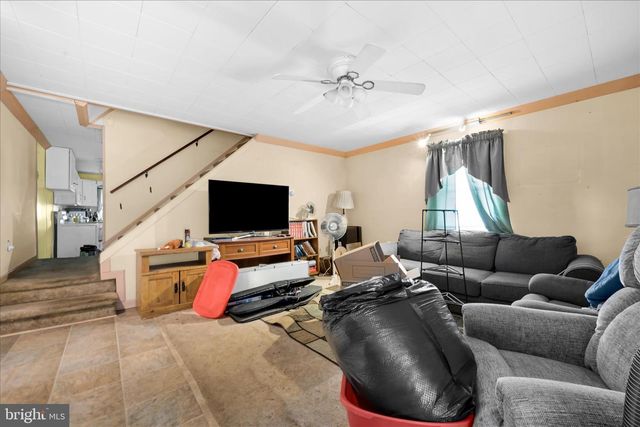 24 UPPER BEECHWOOD AVE, Pottsville, PA 17901