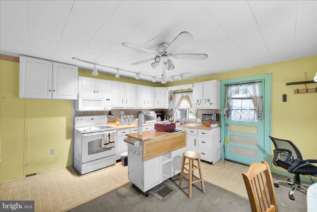 24 UPPER BEECHWOOD AVE, Pottsville, PA 17901