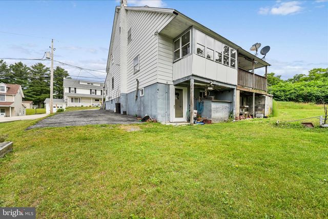 24 UPPER BEECHWOOD AVE, Pottsville, PA 17901