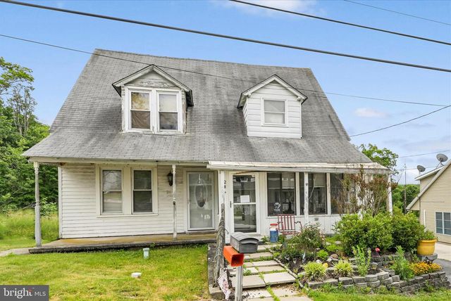 24 UPPER BEECHWOOD AVE, Pottsville, PA 17901