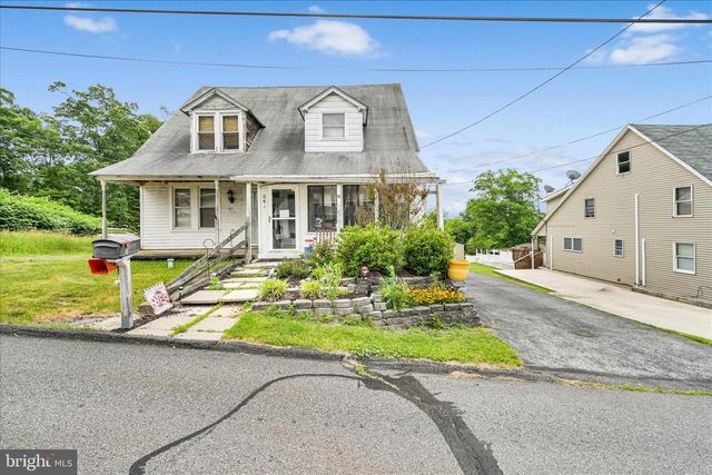 24 UPPER BEECHWOOD AVE, Pottsville, PA 17901