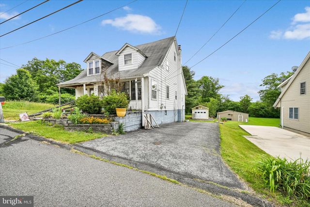 24 UPPER BEECHWOOD AVE, Pottsville, PA 17901
