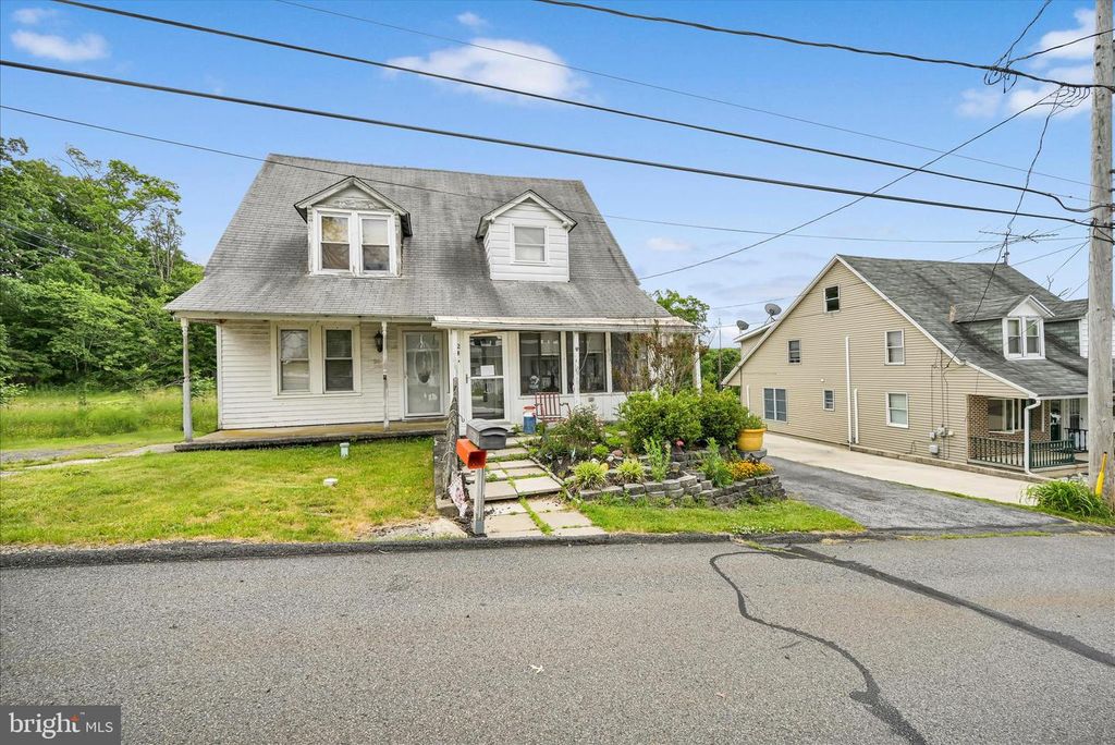 24 UPPER BEECHWOOD AVE, Pottsville, PA 17901