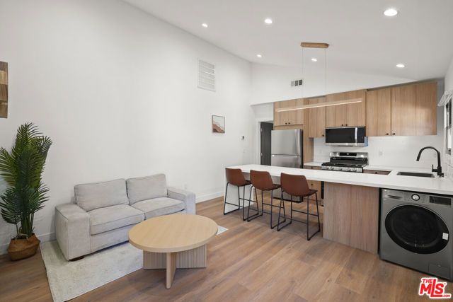 1333 N June Street, Los Angeles, CA 90028