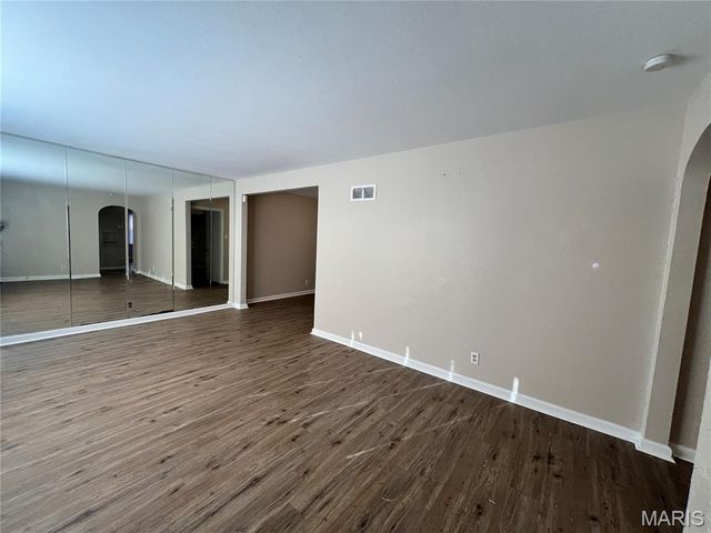 1257 Waldorf, St Louis, MO 63137