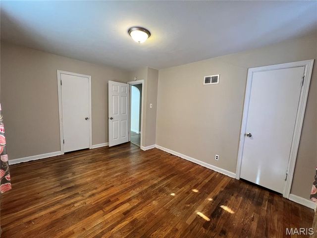 1257 Waldorf, St Louis, MO 63137