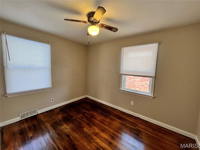 1257 Waldorf, St Louis, MO 63137