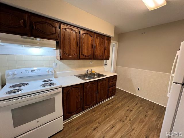 1257 Waldorf, St Louis, MO 63137