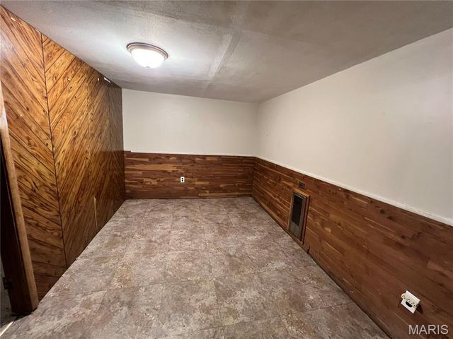 1257 Waldorf, St Louis, MO 63137