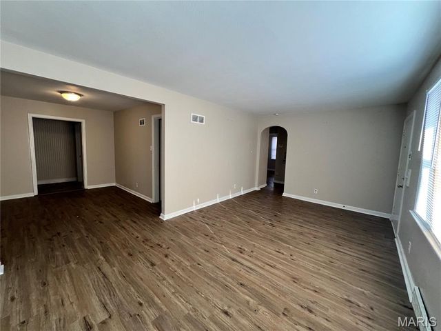 1257 Waldorf, St Louis, MO 63137