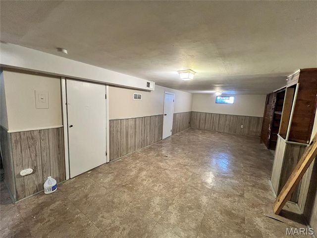 1257 Waldorf, St Louis, MO 63137