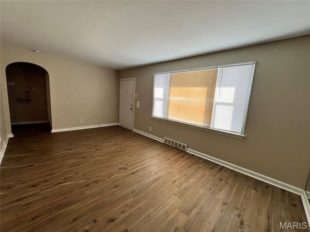 1257 Waldorf, St Louis, MO 63137