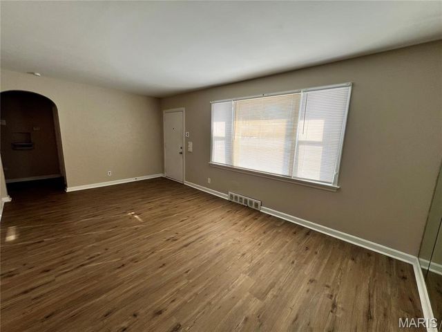 1257 Waldorf, St Louis, MO 63137