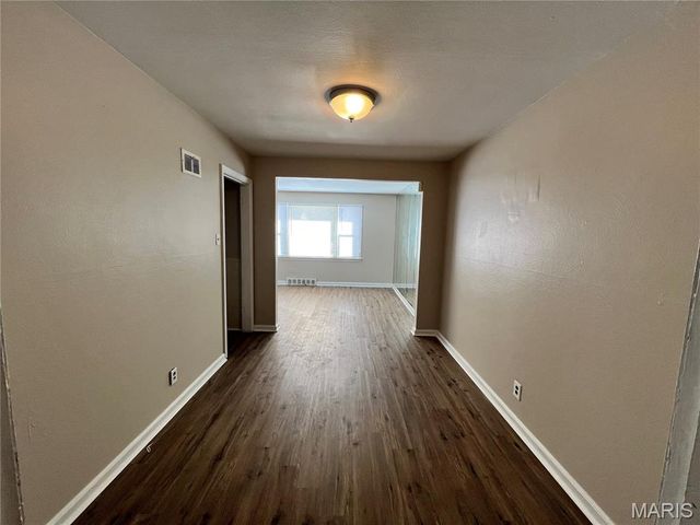 1257 Waldorf, St Louis, MO 63137