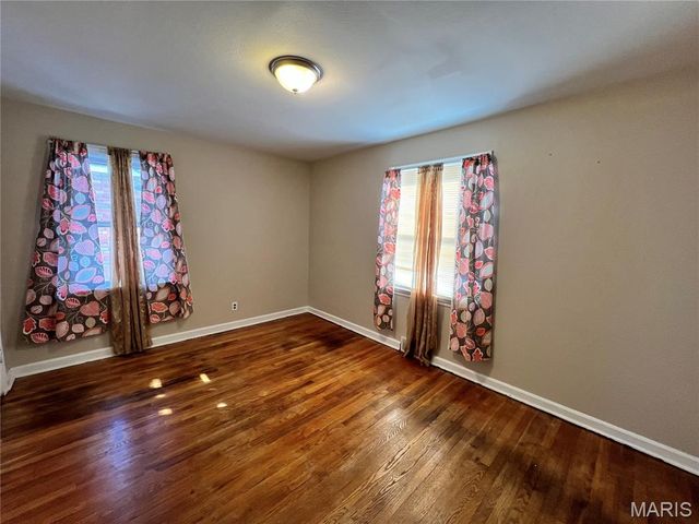 1257 Waldorf, St Louis, MO 63137