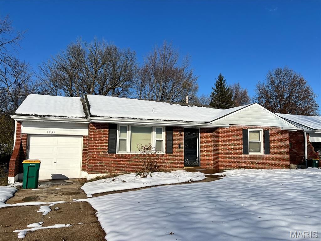 1257 Waldorf, St Louis, MO 63137