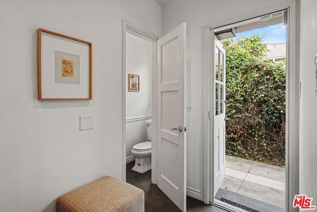 5009 Willowcrest Avenue, North Hollywood, CA 91601