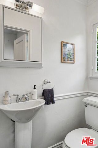 5009 Willowcrest Avenue, North Hollywood, CA 91601