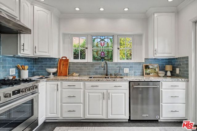 5009 Willowcrest Avenue, North Hollywood, CA 91601