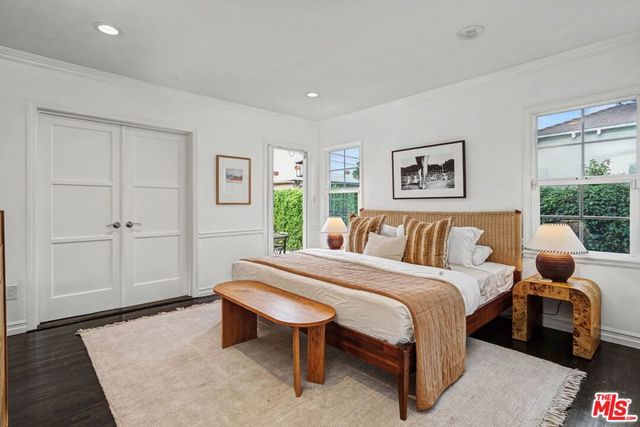 5009 Willowcrest Avenue, North Hollywood, CA 91601