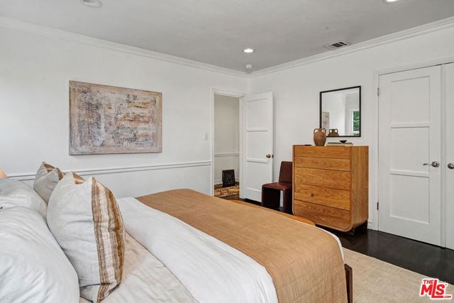 5009 Willowcrest Avenue, North Hollywood, CA 91601