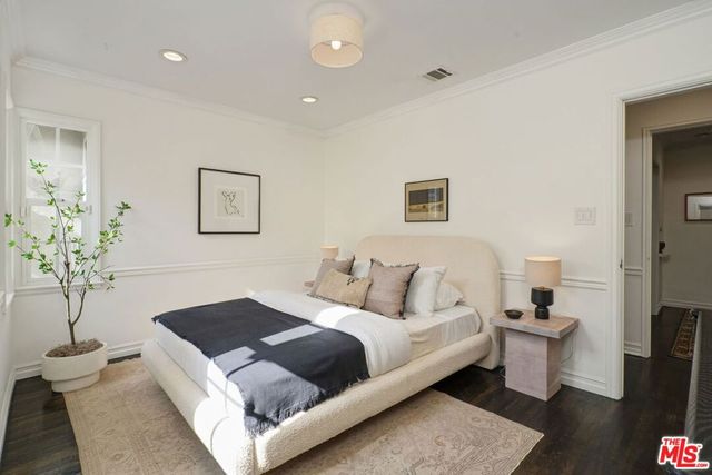 5009 Willowcrest Avenue, North Hollywood, CA 91601