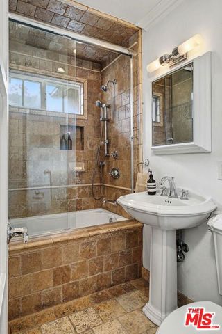 5009 Willowcrest Avenue, North Hollywood, CA 91601