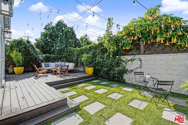 5009 Willowcrest Avenue, North Hollywood, CA 91601