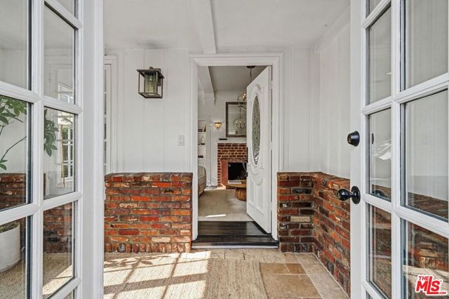 5009 Willowcrest Avenue, North Hollywood, CA 91601