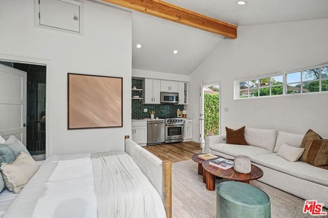 5009 Willowcrest Avenue, North Hollywood, CA 91601