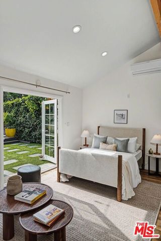 5009 Willowcrest Avenue, North Hollywood, CA 91601