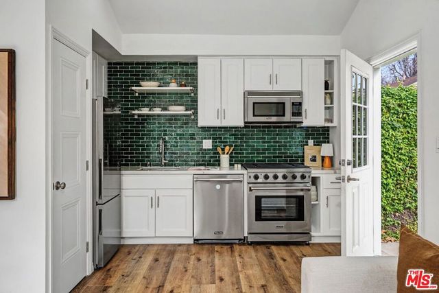 5009 Willowcrest Avenue, North Hollywood, CA 91601