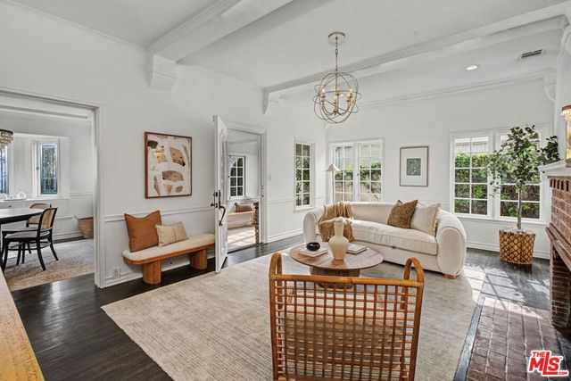 5009 Willowcrest Avenue, North Hollywood, CA 91601