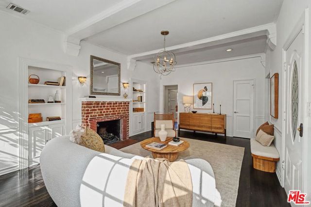 5009 Willowcrest Avenue, North Hollywood, CA 91601