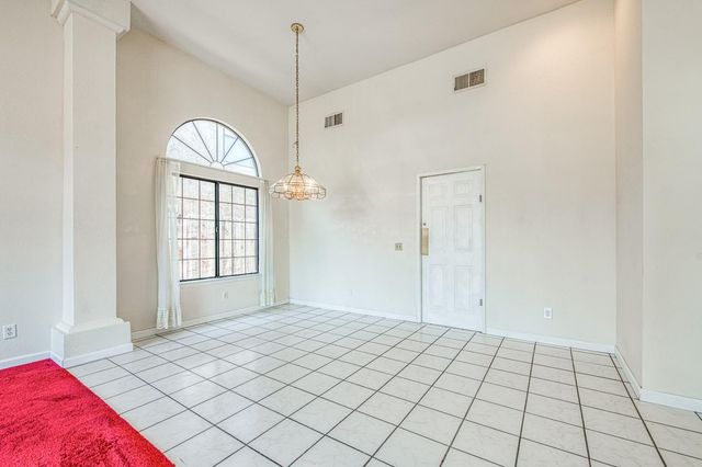 2091 Escalon Avenue, Clovis, CA 93611