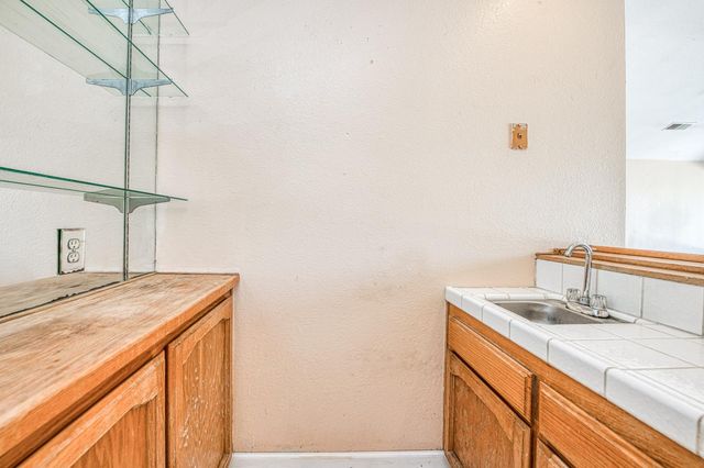 2091 Escalon Avenue, Clovis, CA 93611