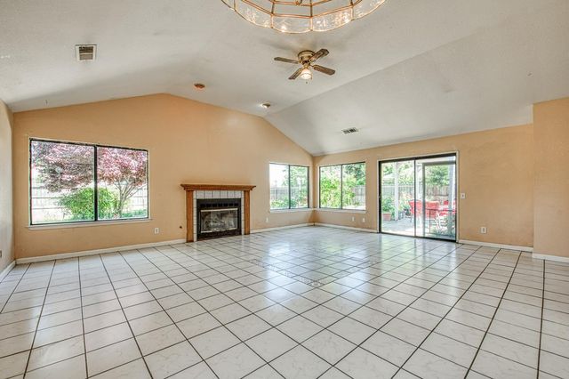 2091 Escalon Avenue, Clovis, CA 93611