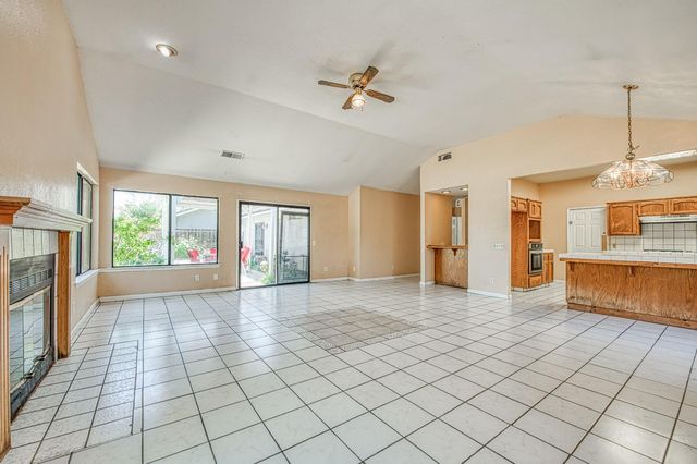 2091 Escalon Avenue, Clovis, CA 93611