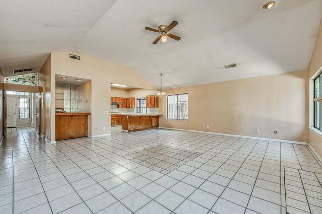 2091 Escalon Avenue, Clovis, CA 93611