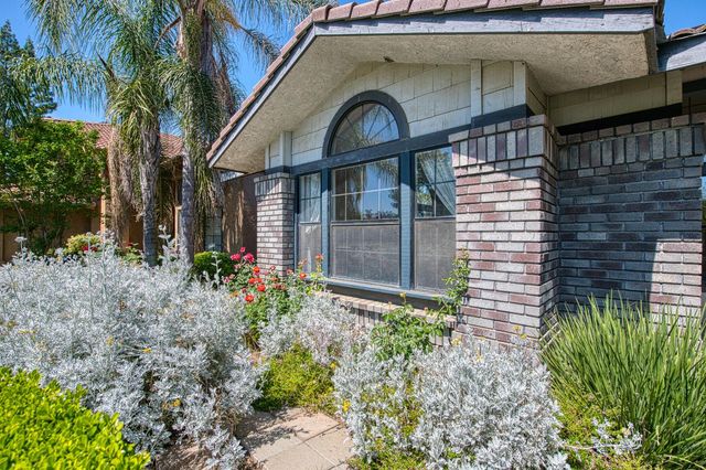 2091 Escalon Avenue, Clovis, CA 93611