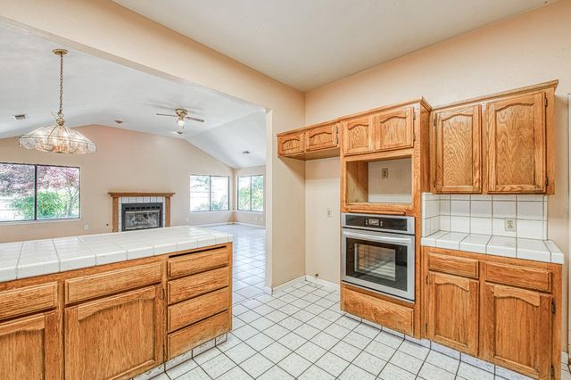 2091 Escalon Avenue, Clovis, CA 93611