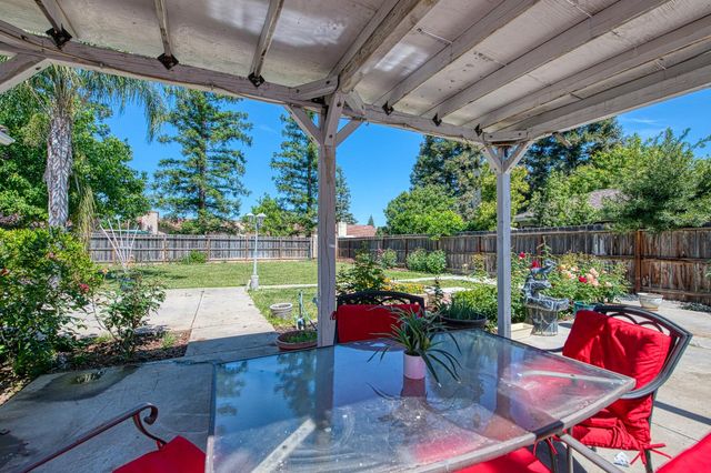 2091 Escalon Avenue, Clovis, CA 93611