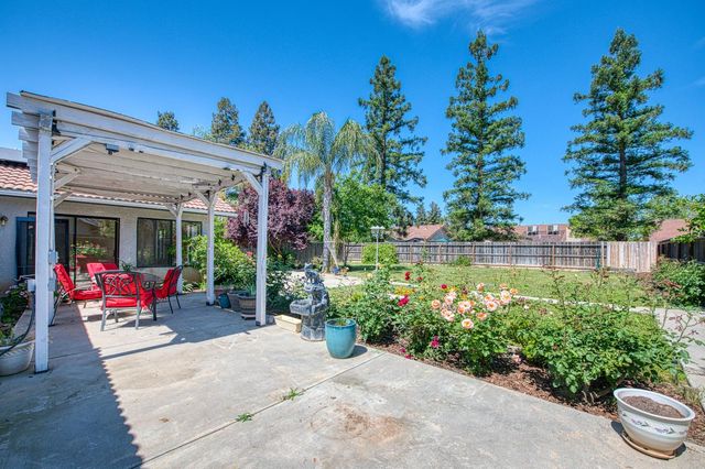 2091 Escalon Avenue, Clovis, CA 93611