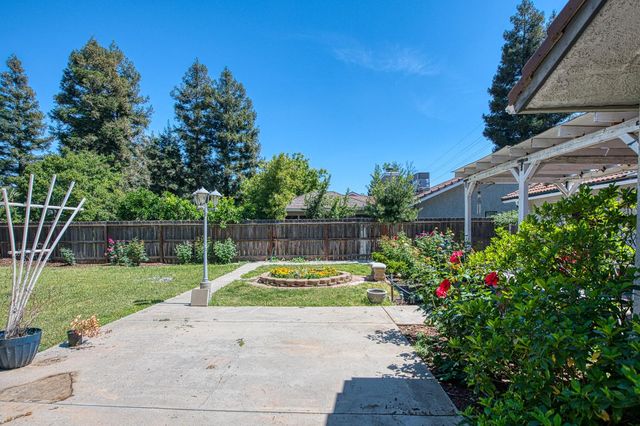 2091 Escalon Avenue, Clovis, CA 93611