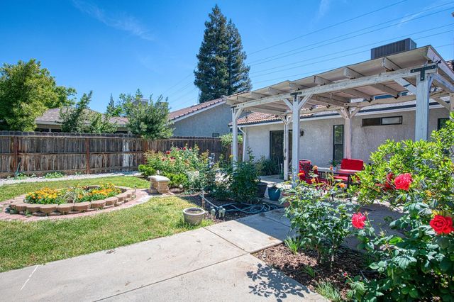 2091 Escalon Avenue, Clovis, CA 93611